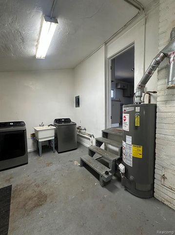 1524 Euclid Street, Lincoln Park, MI 48146