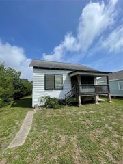 4618 Avenue Q 1/2, Galveston, TX 77551