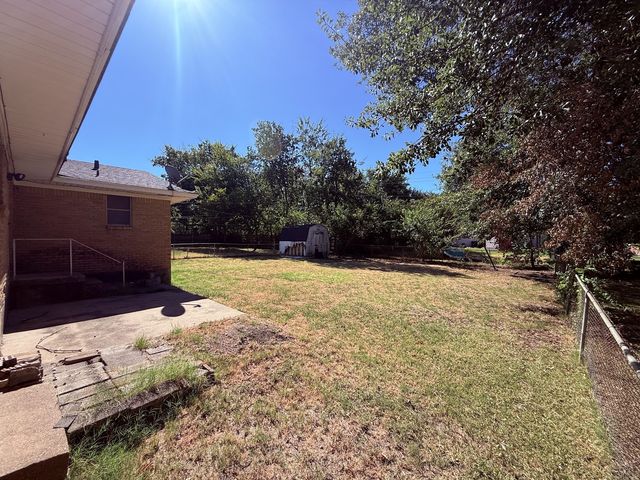 1812 W Birge Street, Sherman, TX 75092