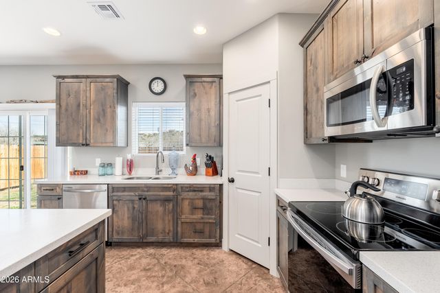 5665 N BENTLEY Drive, Rimrock, AZ 86335