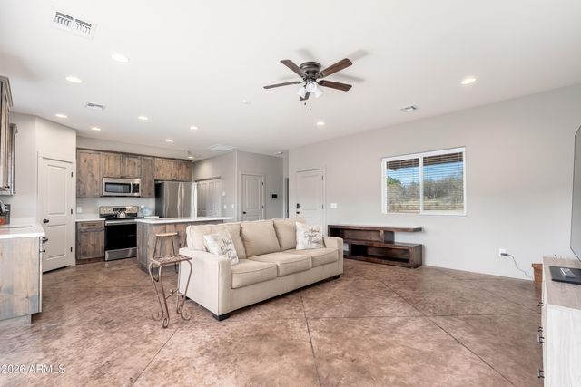 5665 N BENTLEY Drive, Rimrock, AZ 86335