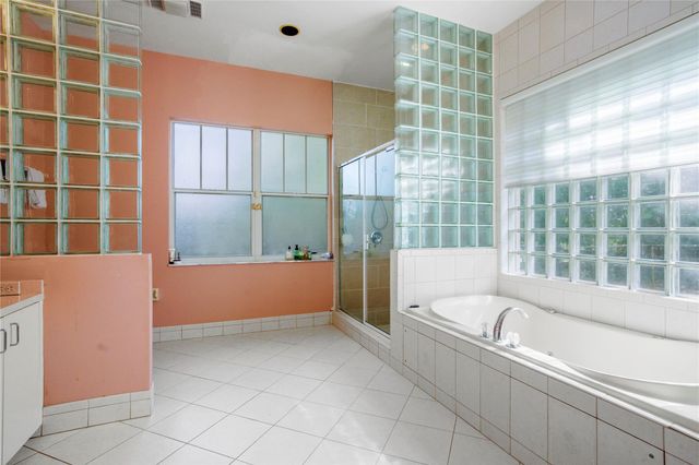 140 Royal Palm Ct, Plantation, FL 33317