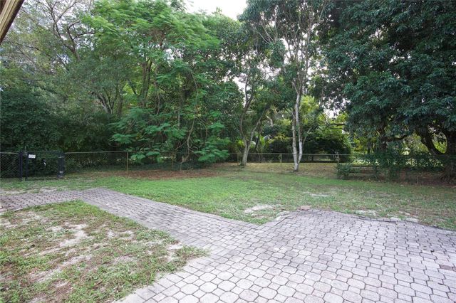 140 Royal Palm Ct, Plantation, FL 33317