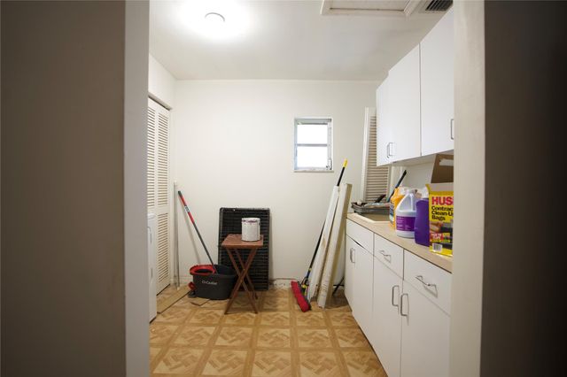 140 Royal Palm Ct, Plantation, FL 33317