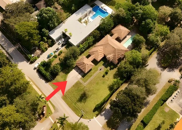 140 Royal Palm Ct, Plantation, FL 33317