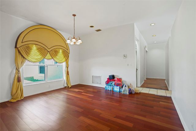 140 Royal Palm Ct, Plantation, FL 33317