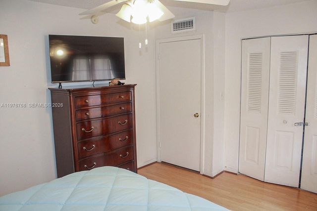 10818 N Kendall Dr R25, Miami, FL 33176