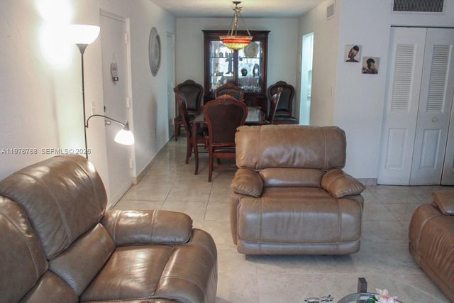 10818 N Kendall Dr R25, Miami, FL 33176