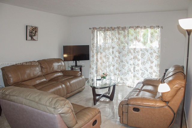 10818 N Kendall Dr R25, Miami, FL 33176