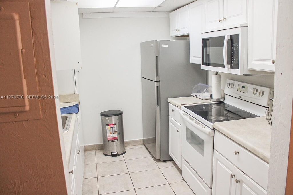 10818 N Kendall Dr R25, Miami, FL 33176