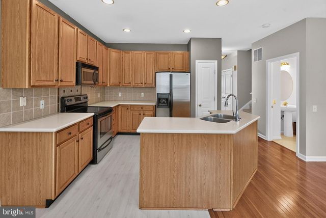 32 CHARTER OAK CT, Doylestown, PA 18901