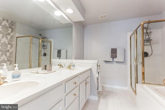 32 CHARTER OAK CT, Doylestown, PA 18901