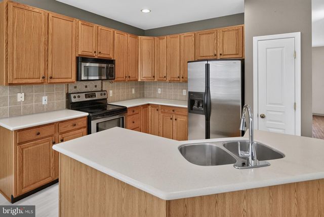 32 CHARTER OAK CT, Doylestown, PA 18901