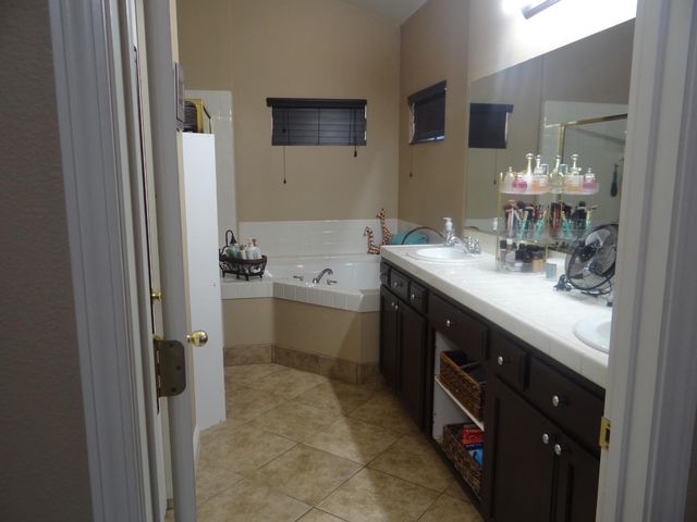 5550 N Cresta Avenue, Fresno, CA 93723