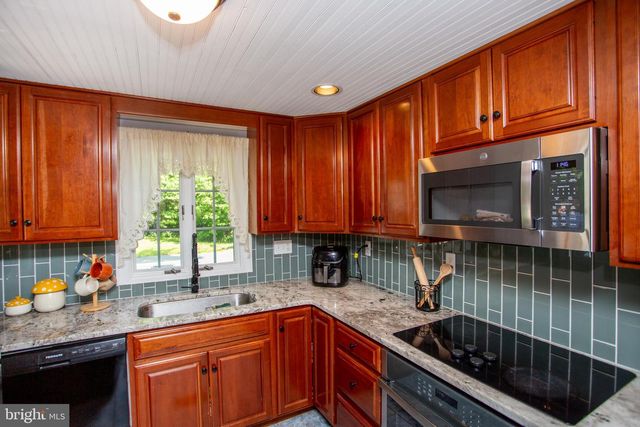 305 TOWER RD, Sellersville, PA 18960