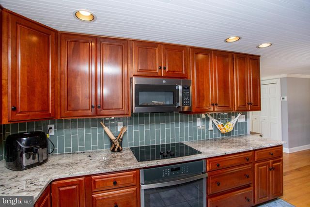 305 TOWER RD, Sellersville, PA 18960