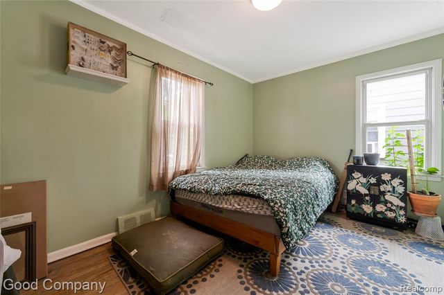 26091 Alger Boulevard, Madison Heights, MI 48071