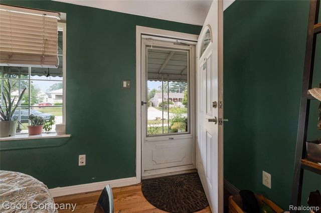 26091 Alger Boulevard, Madison Heights, MI 48071
