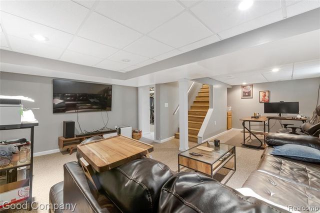 26091 Alger Boulevard, Madison Heights, MI 48071