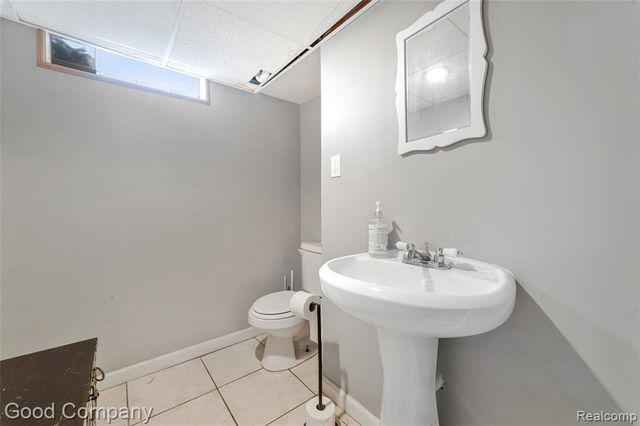 26091 Alger Boulevard, Madison Heights, MI 48071