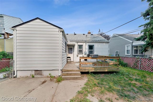 26091 Alger Boulevard, Madison Heights, MI 48071