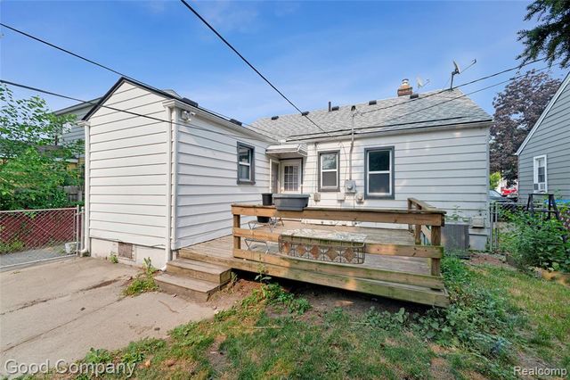 26091 Alger Boulevard, Madison Heights, MI 48071