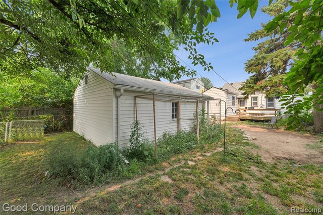 26091 Alger Boulevard, Madison Heights, MI 48071
