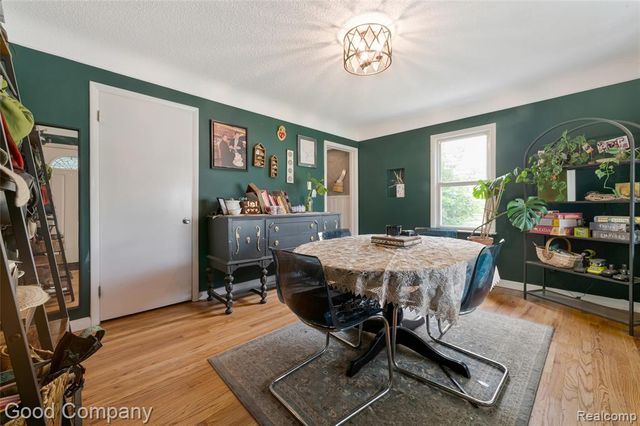 26091 Alger Boulevard, Madison Heights, MI 48071