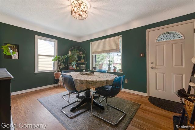 26091 Alger Boulevard, Madison Heights, MI 48071
