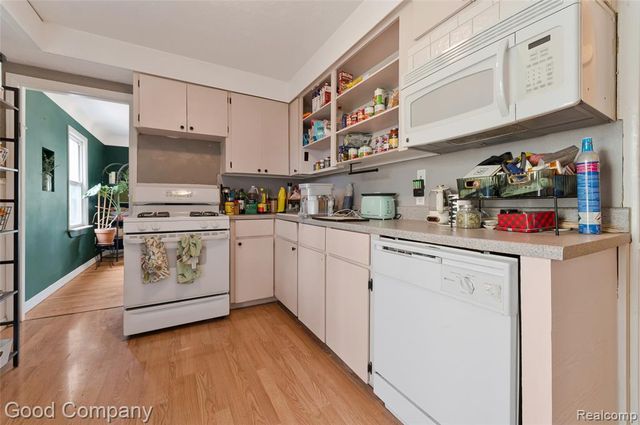 26091 Alger Boulevard, Madison Heights, MI 48071