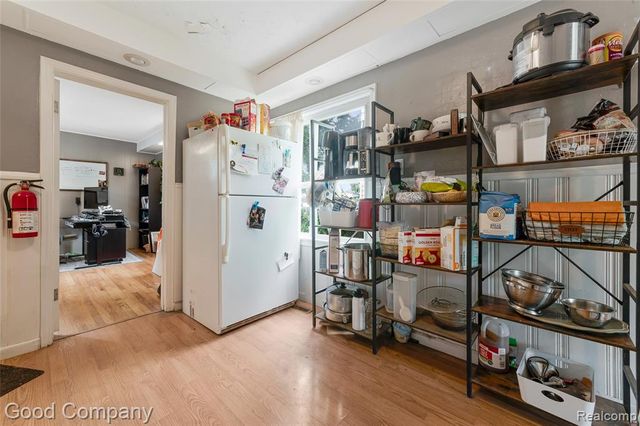 26091 Alger Boulevard, Madison Heights, MI 48071