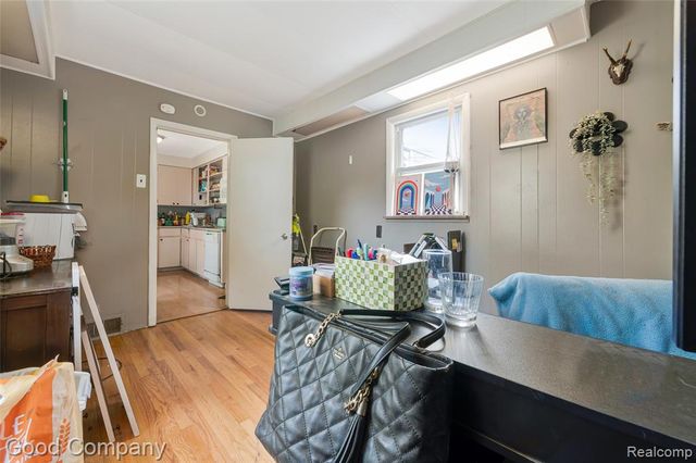 26091 Alger Boulevard, Madison Heights, MI 48071