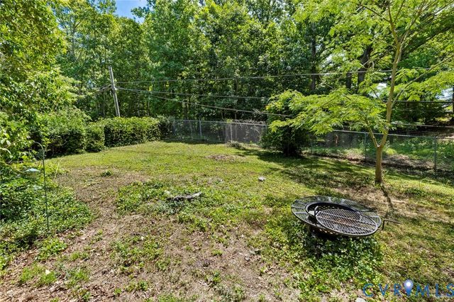 7901 Lake Shore Ct, North Chesterfield, VA 23235