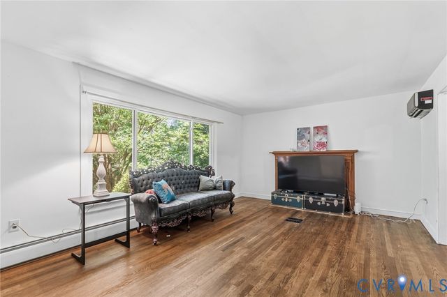 7901 Lake Shore Ct, North Chesterfield, VA 23235