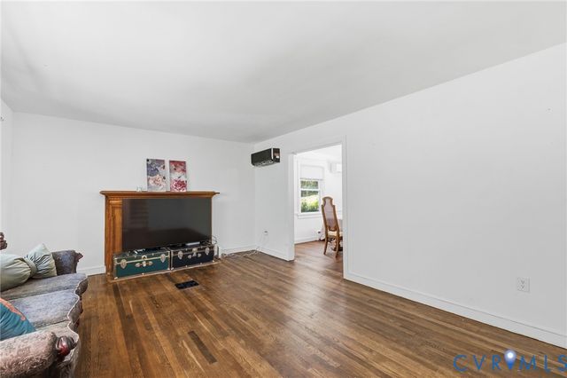 7901 Lake Shore Ct, North Chesterfield, VA 23235