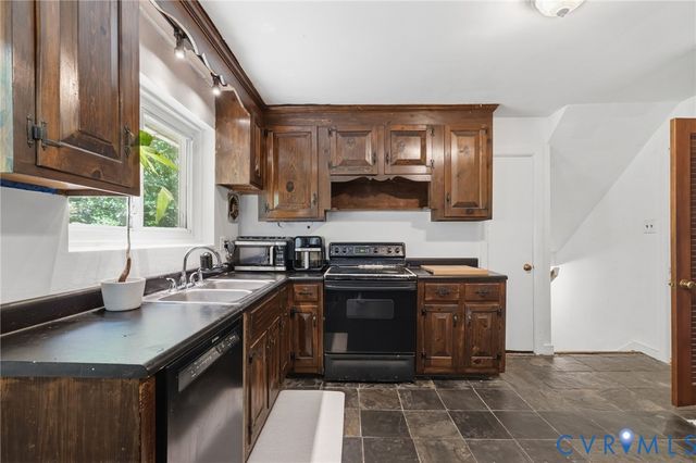 7901 Lake Shore Ct, North Chesterfield, VA 23235