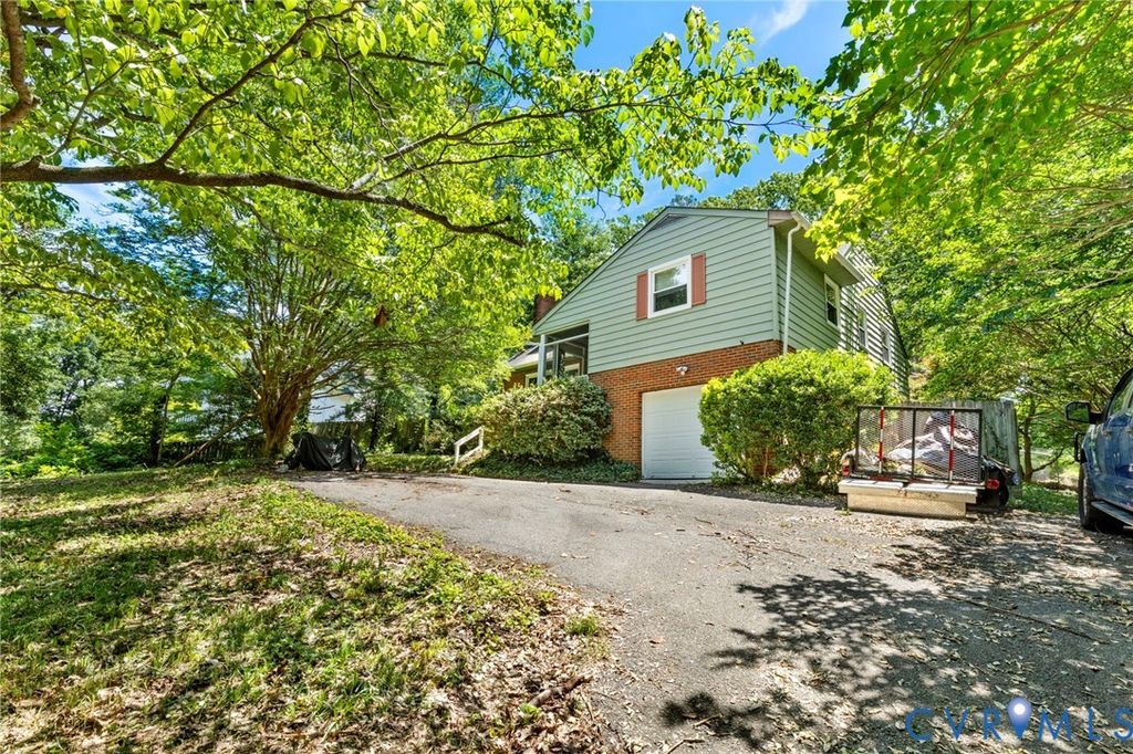 7901 Lake Shore Ct, North Chesterfield, VA 23235