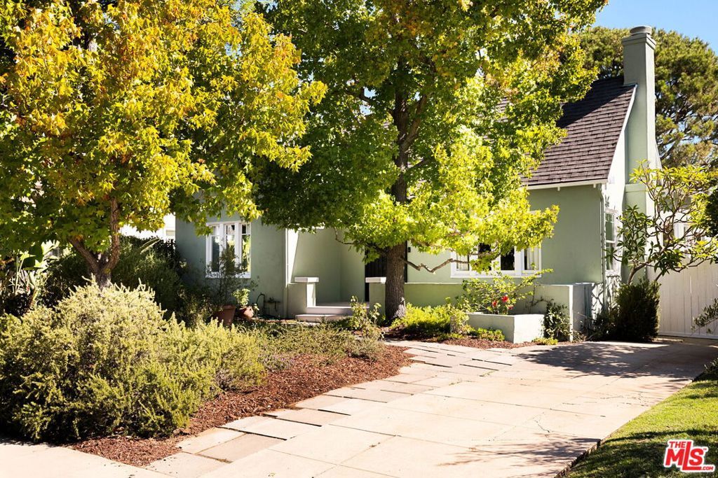 336 N Beachwood Drive, Los Angeles, CA 90004 — photo 2