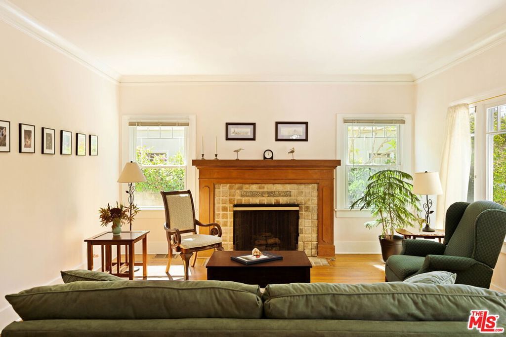 336 N Beachwood Drive, Los Angeles, CA 90004 — photo 5