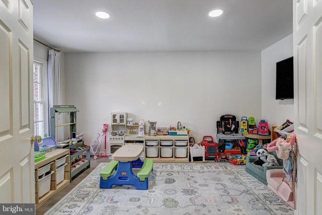 64 RIVER OAKS CIR, Baltimore, MD 21208