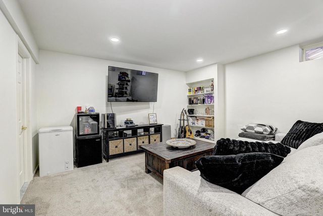 64 RIVER OAKS CIR, Baltimore, MD 21208