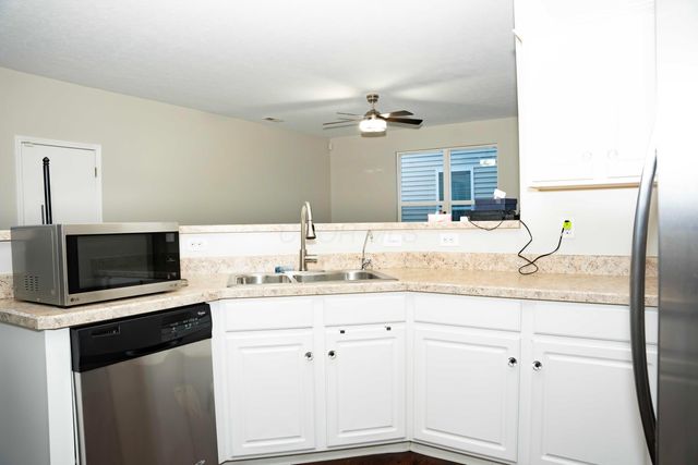 112 Purple Leaf Lane, Lewis Center, OH 43035