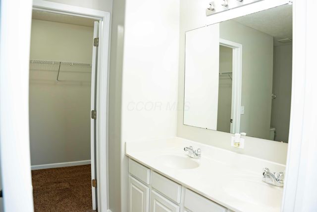 112 Purple Leaf Lane, Lewis Center, OH 43035