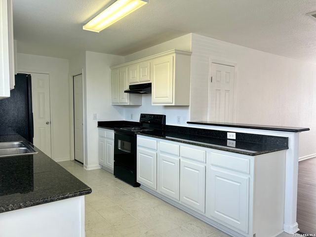5714 Fossil Cyn, San Antonio, TX 78252