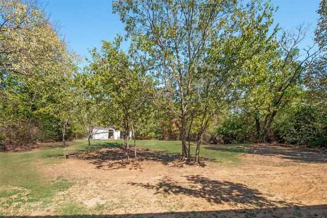 206 E Maple Street, Keene, TX 76059