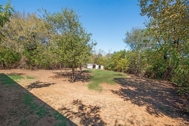 206 E Maple Street, Keene, TX 76059