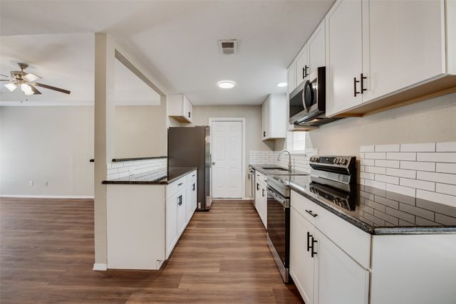 206 E Maple Street, Keene, TX 76059