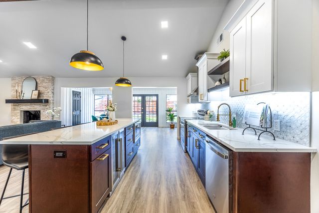 3025 Hillcrest Court, Grapevine, TX 76051