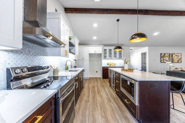 3025 Hillcrest Court, Grapevine, TX 76051