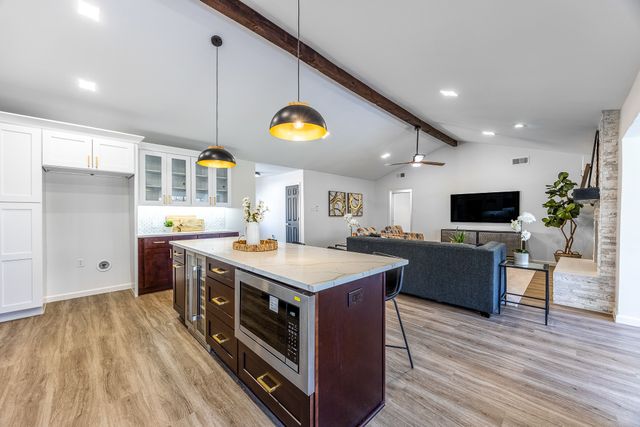 3025 Hillcrest Court, Grapevine, TX 76051